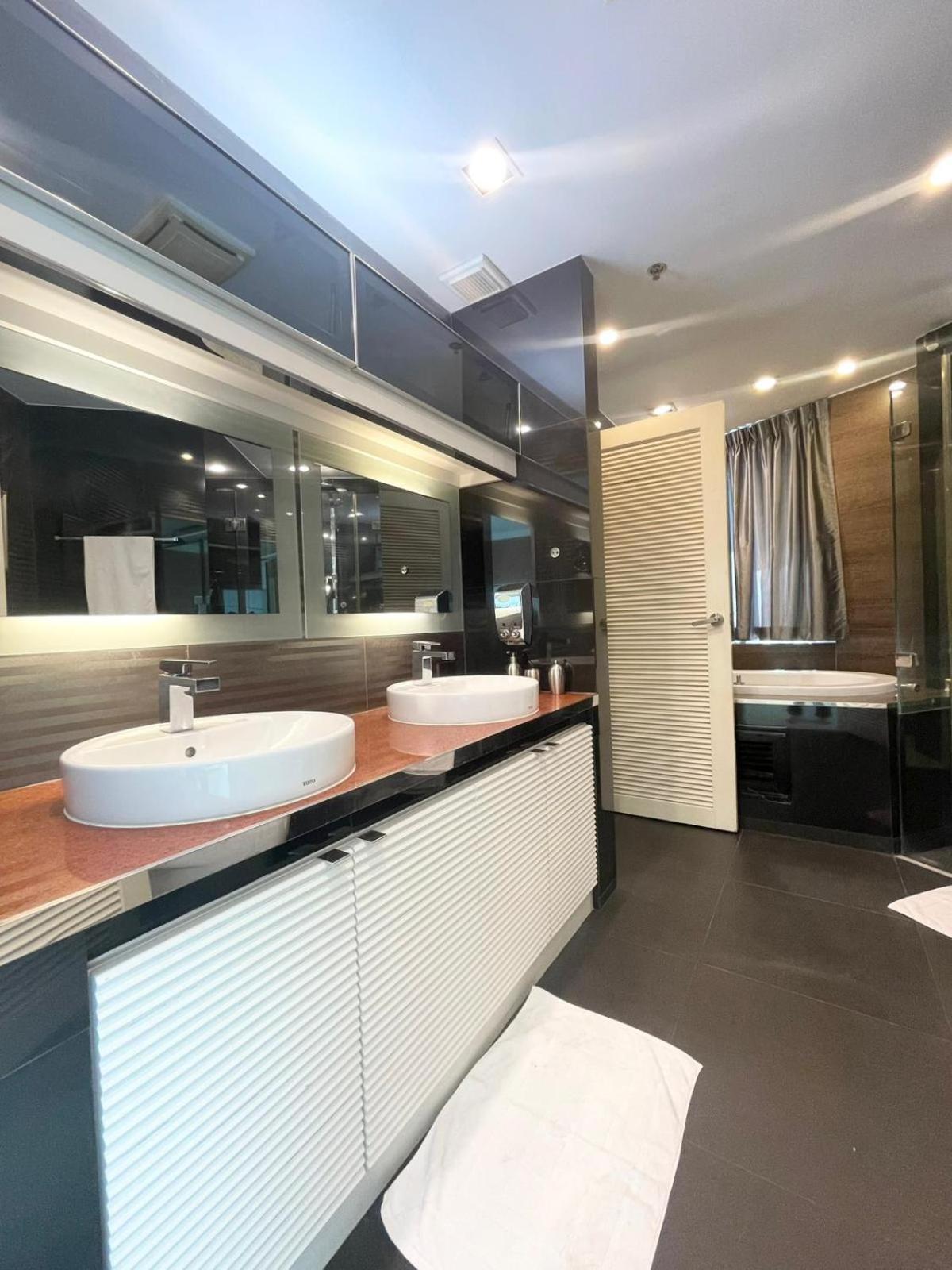 Extremely Spacious Cool Asoke Sleeps 8 250sqm *