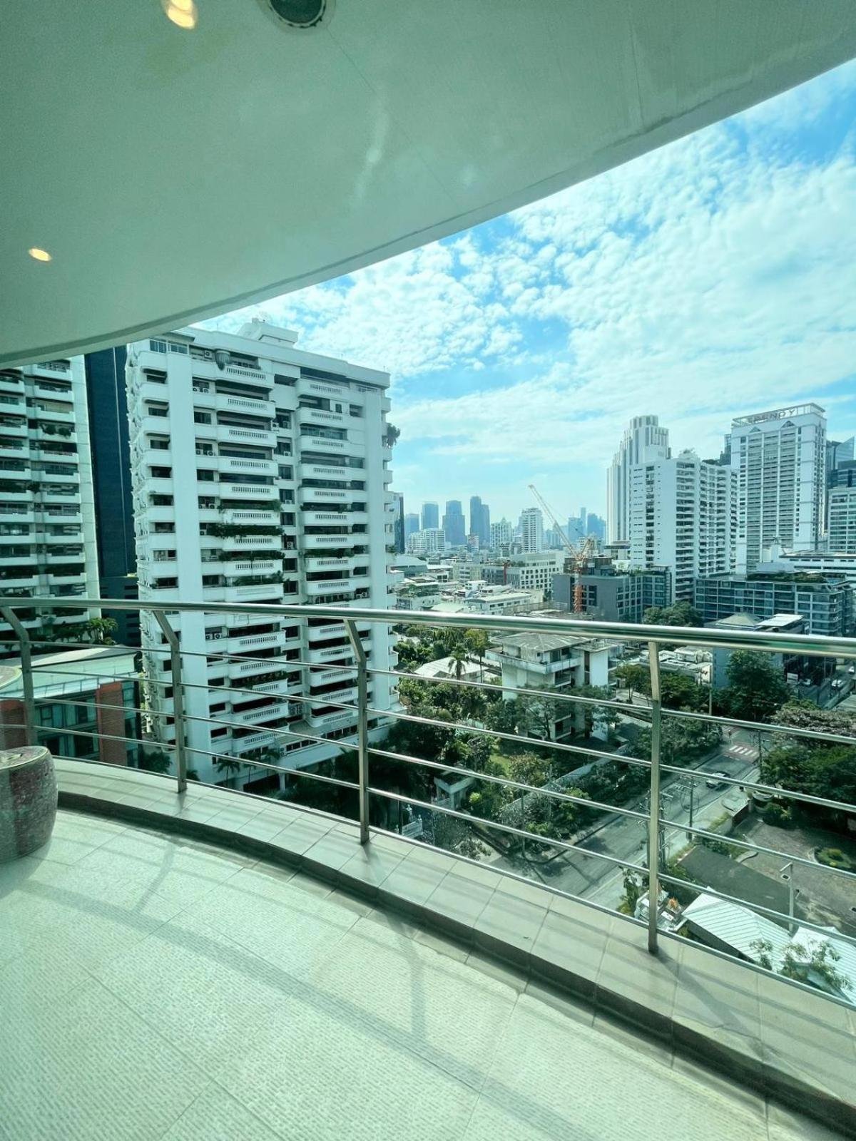 Extremely Spacious Cool Asoke Sleeps 8 250sqm