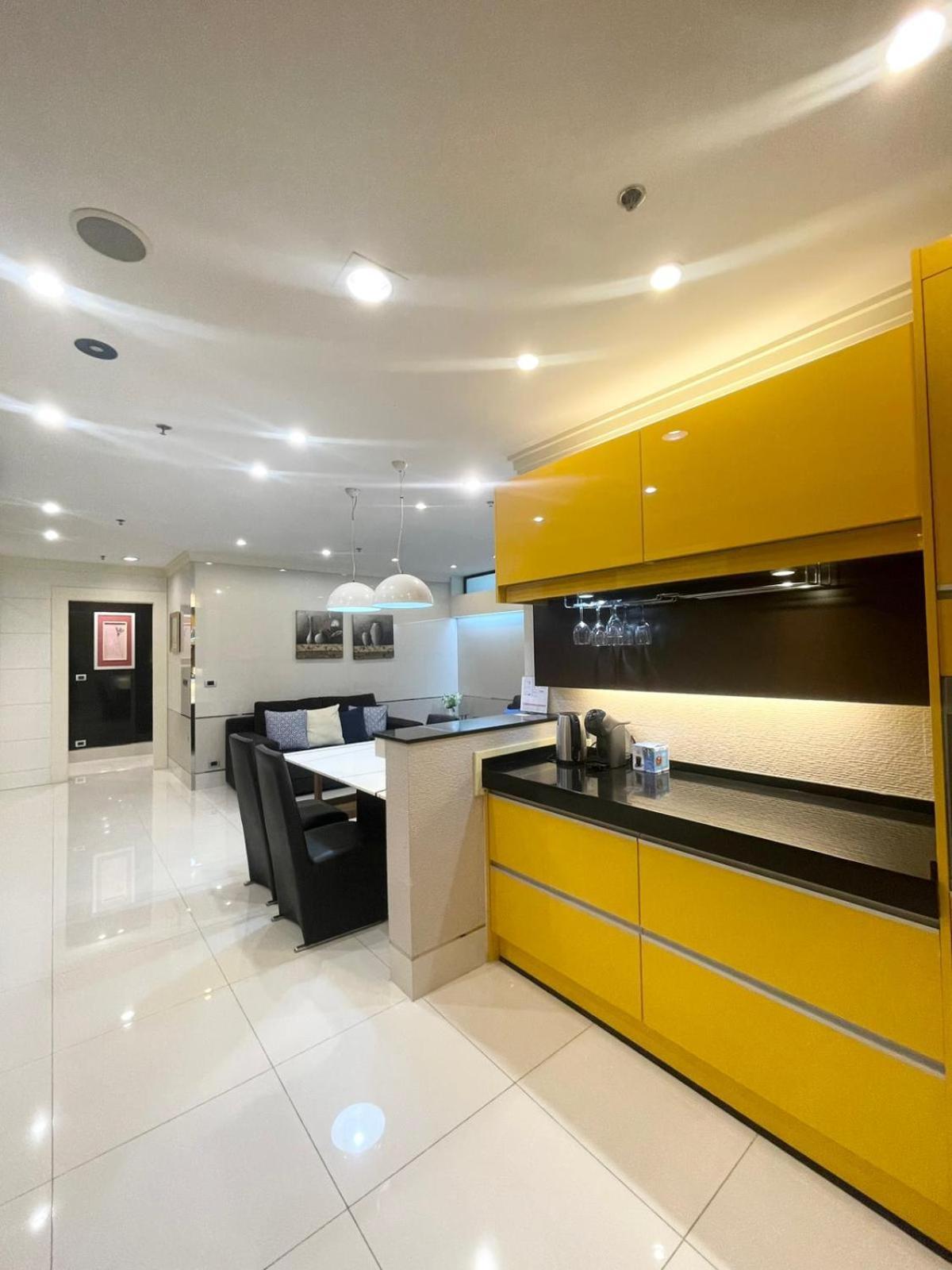Extremely Spacious Cool Asoke Sleeps 8 250sqm Apartment