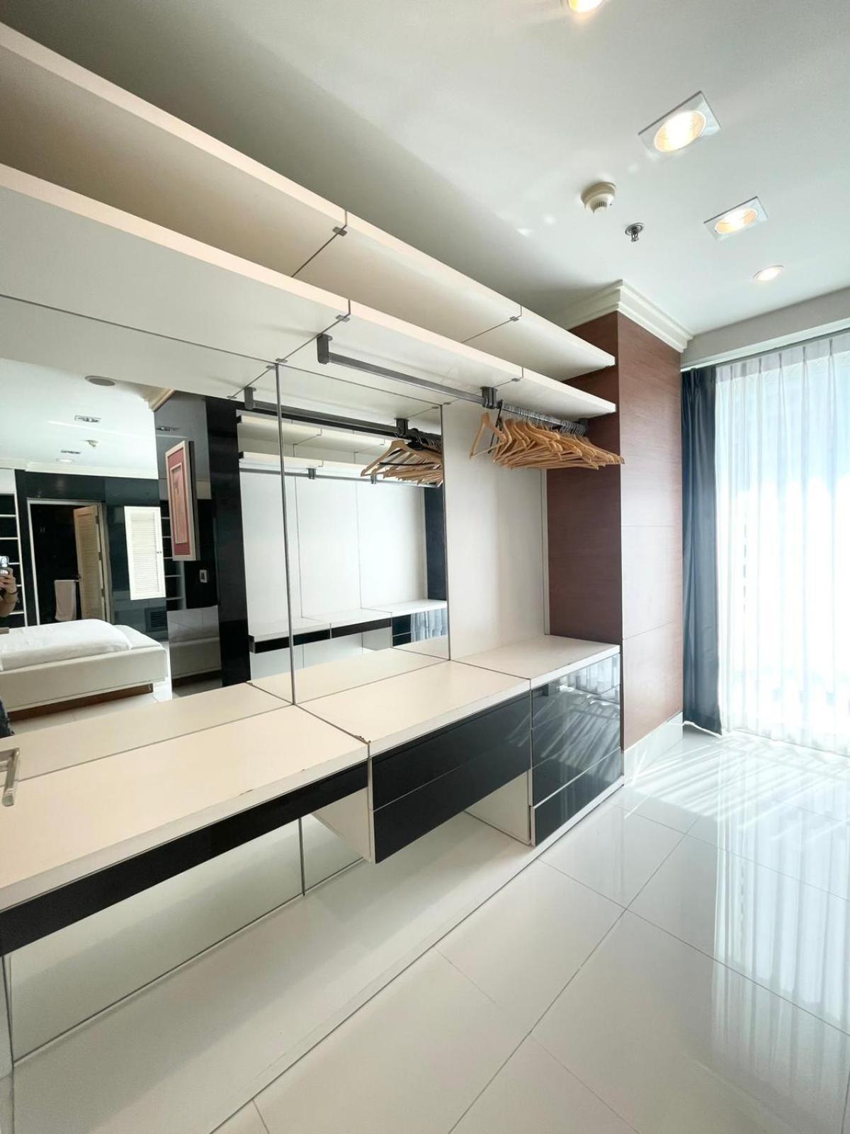 Extremely Spacious Cool Asoke Sleeps 8 250sqm Bangkok