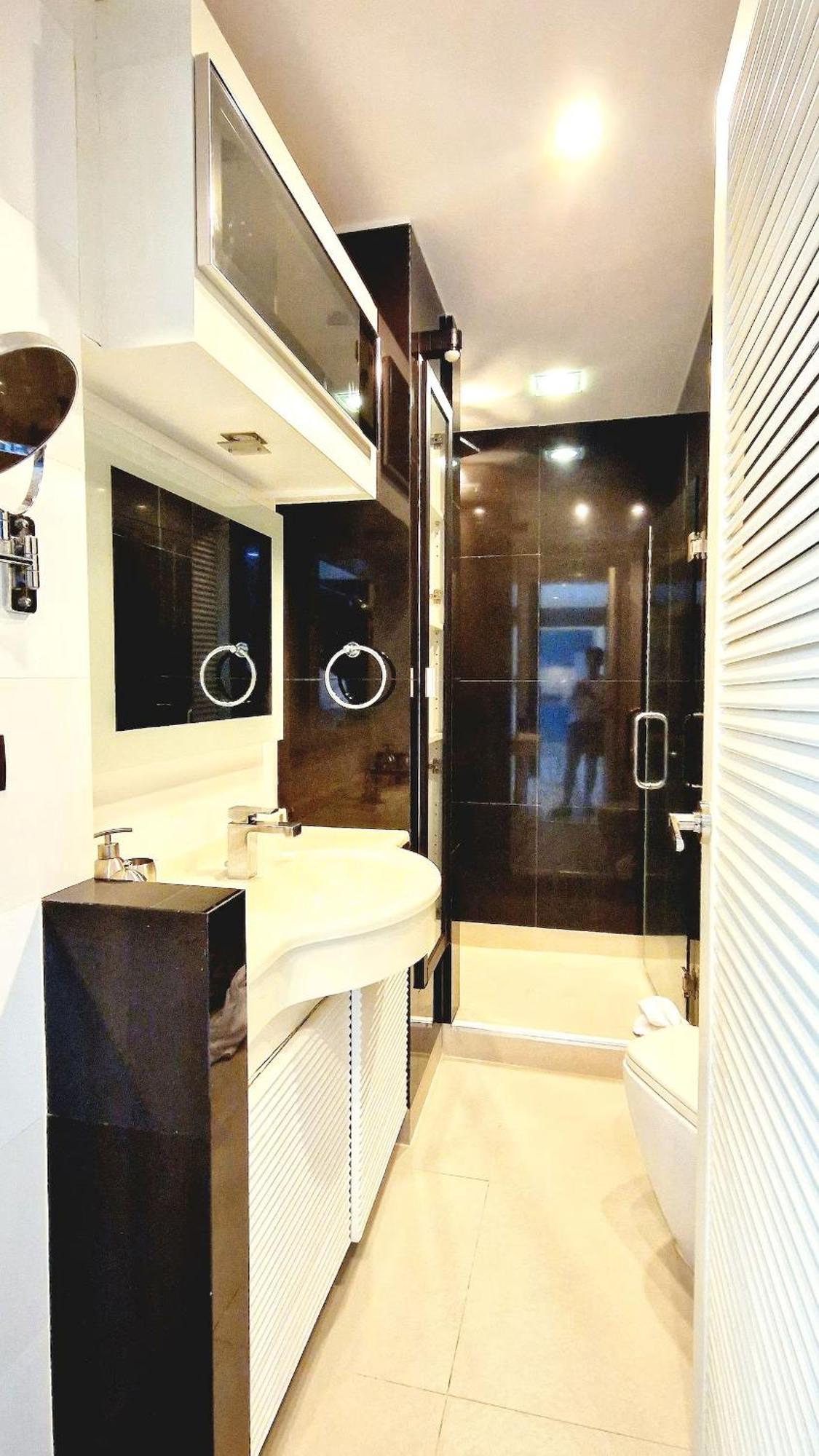 Apartment Extremely Spacious Cool Asoke Sleeps 8 250sqm *