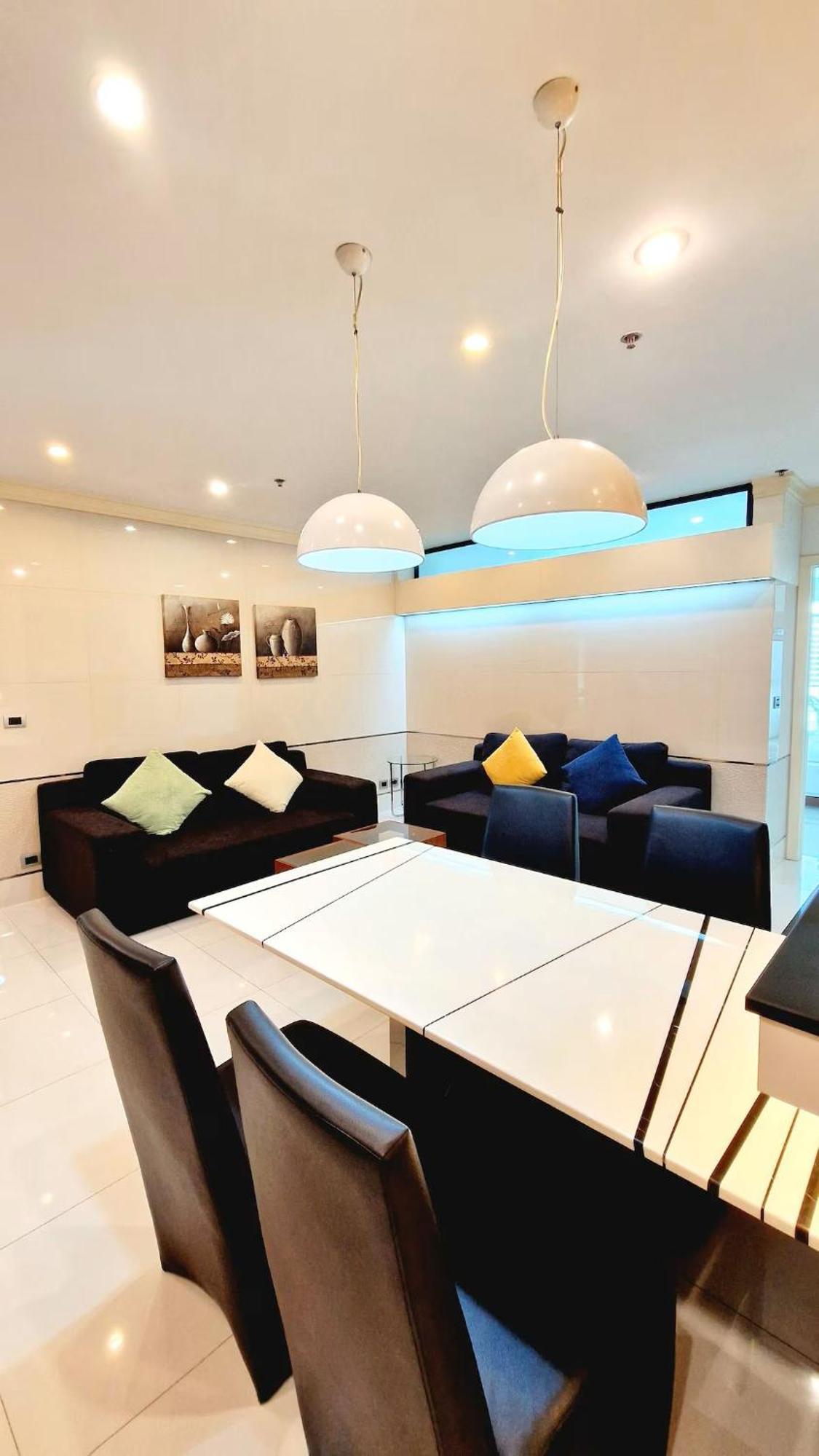 Apartment Extremely Spacious Cool Asoke Sleeps 8 250sqm *