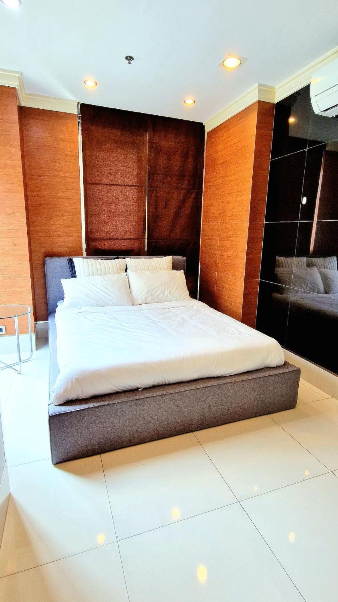 Apartment Extremely Spacious Cool Asoke Sleeps 8 250sqm Bangkok